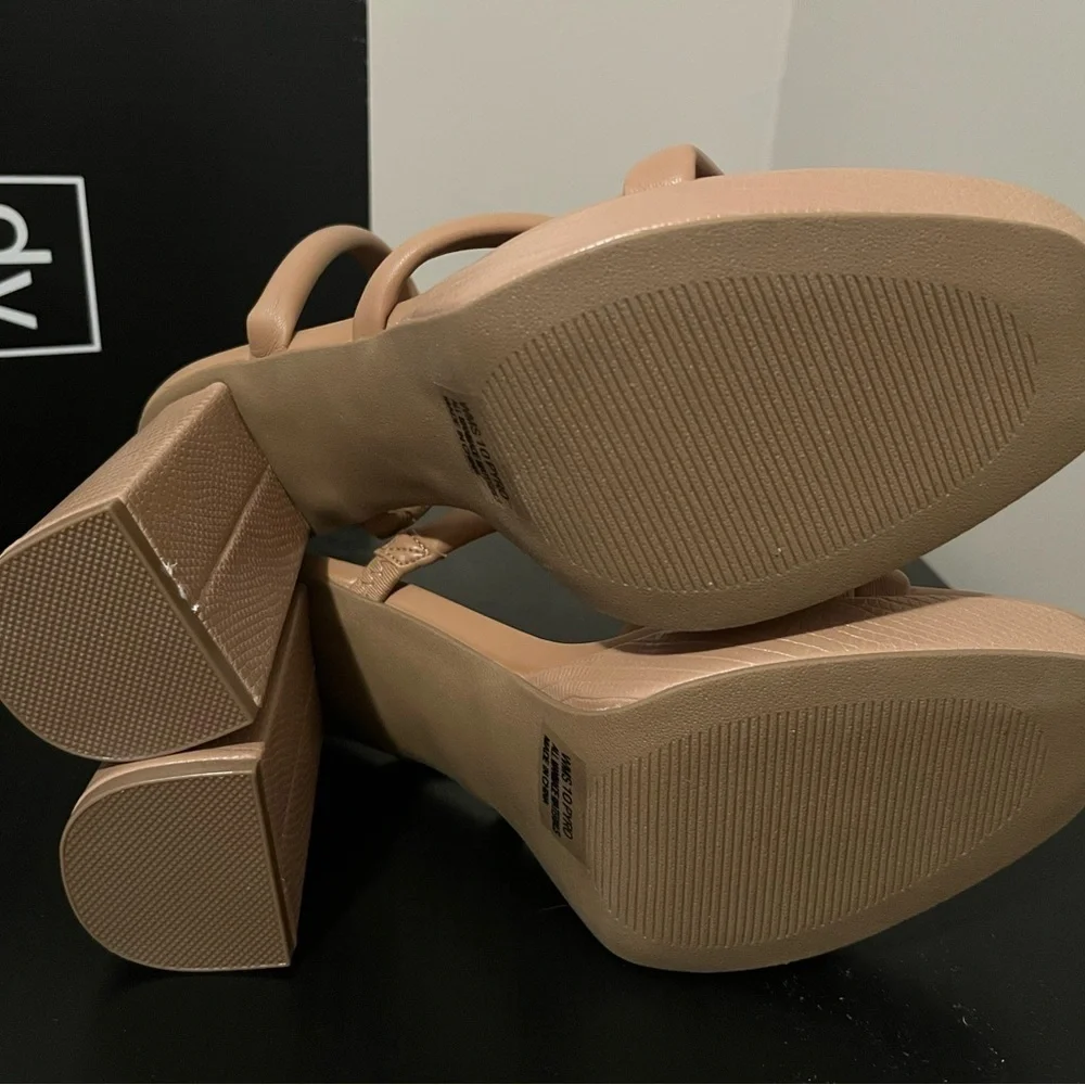 DV By Dolce Vita Pyro Platforms NWT